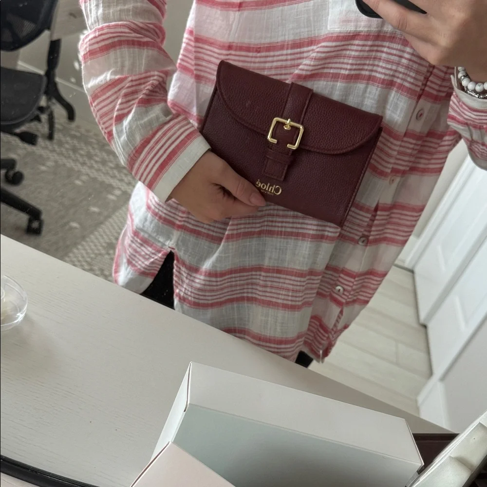 Chloé Parfums Pebbled Burgundy Small clutch with Gold Buckle - Picture 7 of 8